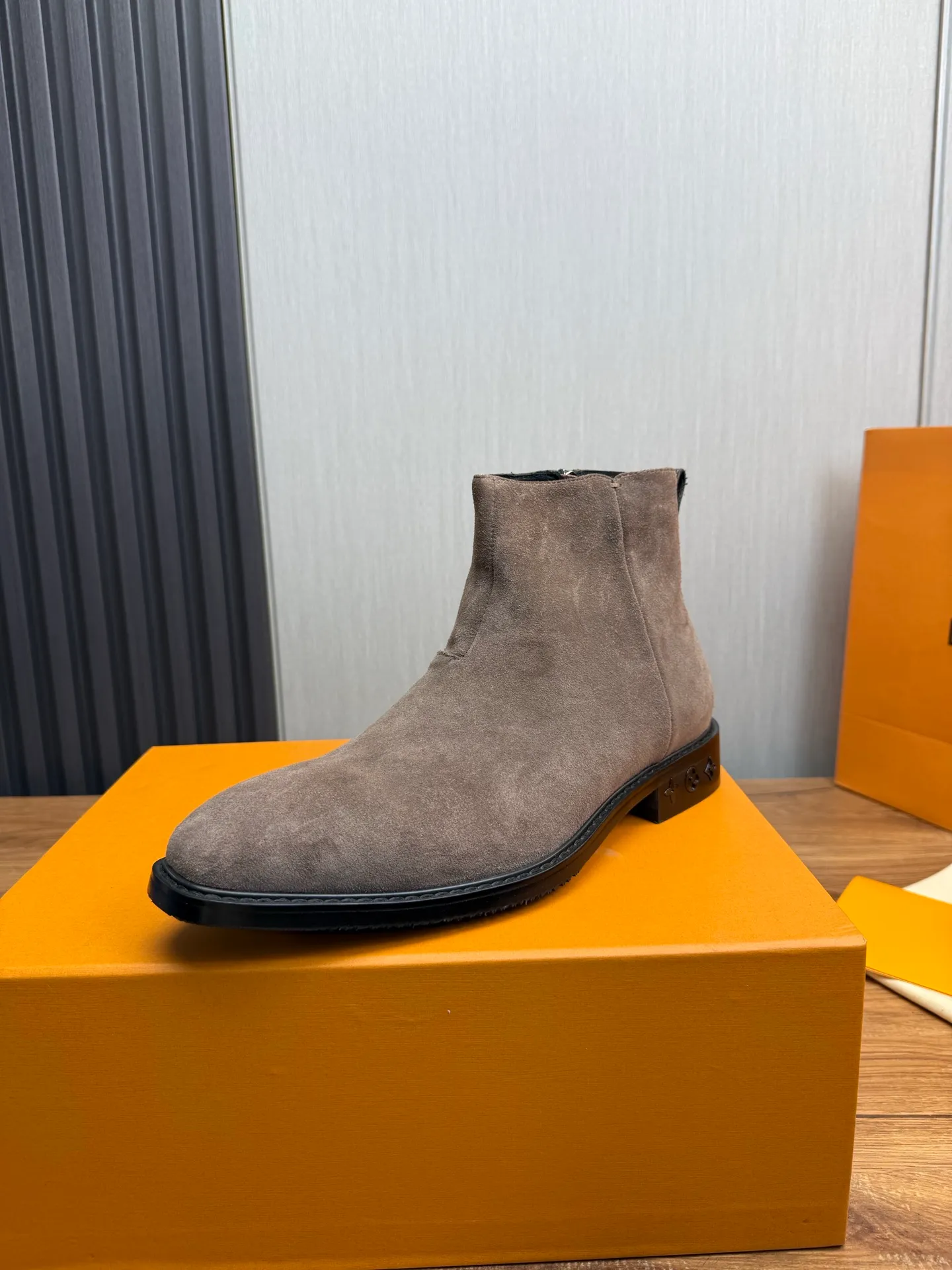 Men's shoes 💰760💰 LV. - Men's business casual leather shoes, top quality products. 1:1 shipment ⬆️Luxurious and noble 👞All imported original brand leather materials, just to create a more comfortable wearing experience, upper: original frosted cowhide ➕Imported full cow lining, original outsole ✔️16-45 (38.45 non-refundable)